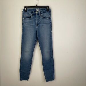 Good American Good Waist skinny jeans with a raw hem size 6